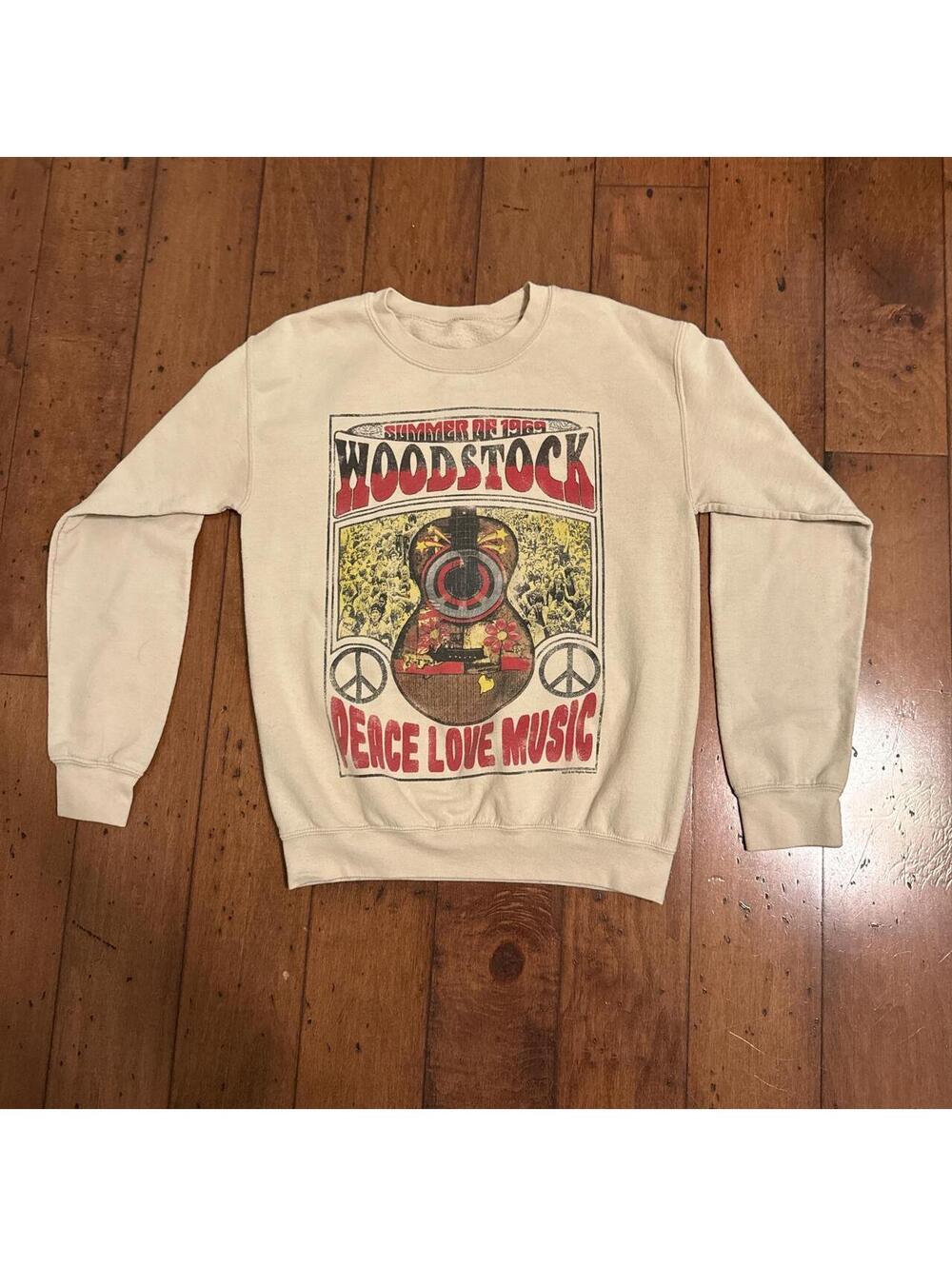 Woodstock Women's Cream and Tan Sweatshirt